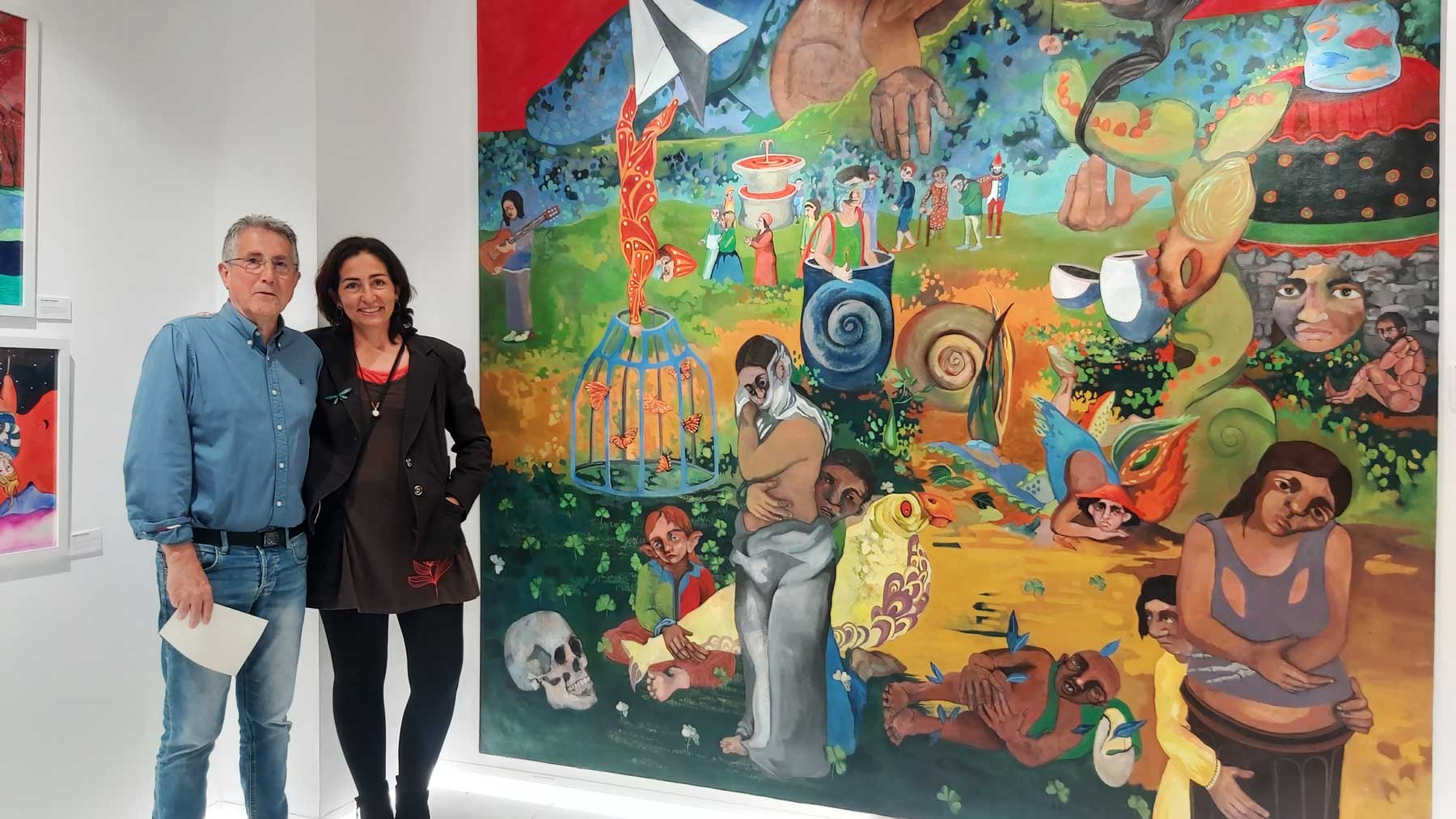 María Balibrea, junt al patrono de la Fundació, Pep Jordà, amb un dels quadres de grans dimensions de l'exposició