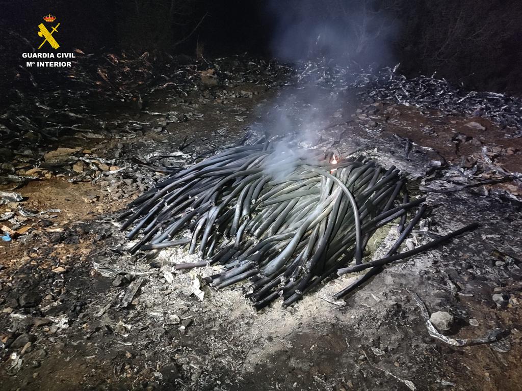 Quema de cable telefónico en Hinojosa