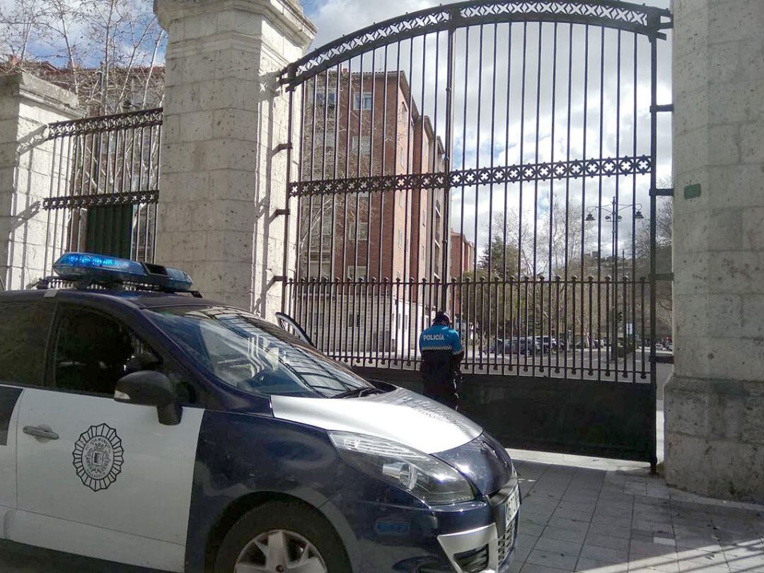 La policía local cierra el Campo Grande por causa del viento