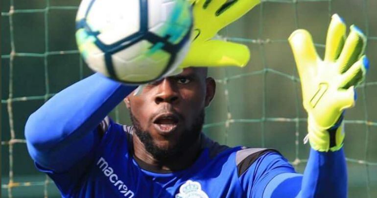 El portero del Fabril, en uno de sus entrenamientos en A Coruña