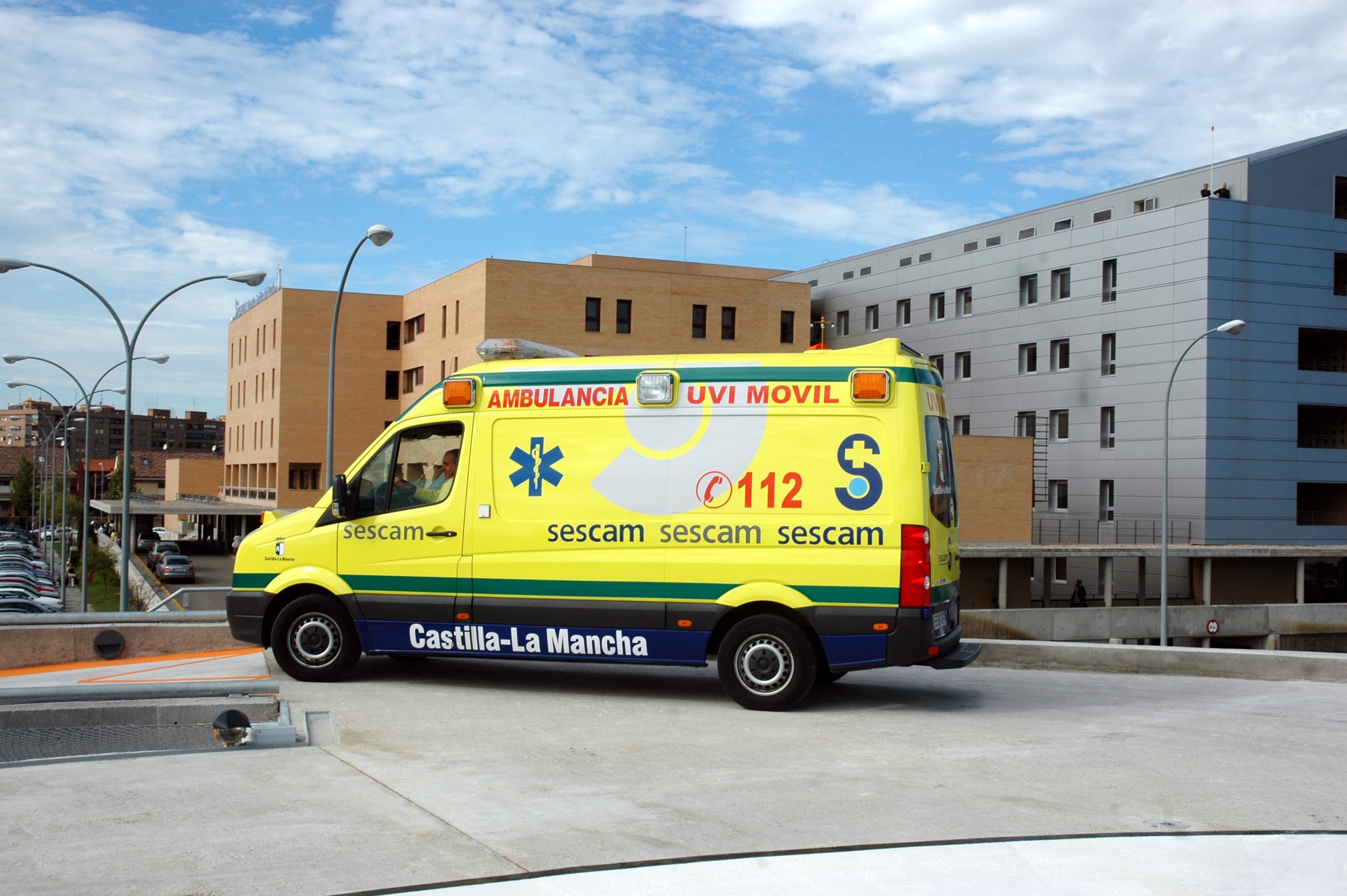 Ambulancia del SESCAM en el Hospital de Talavera