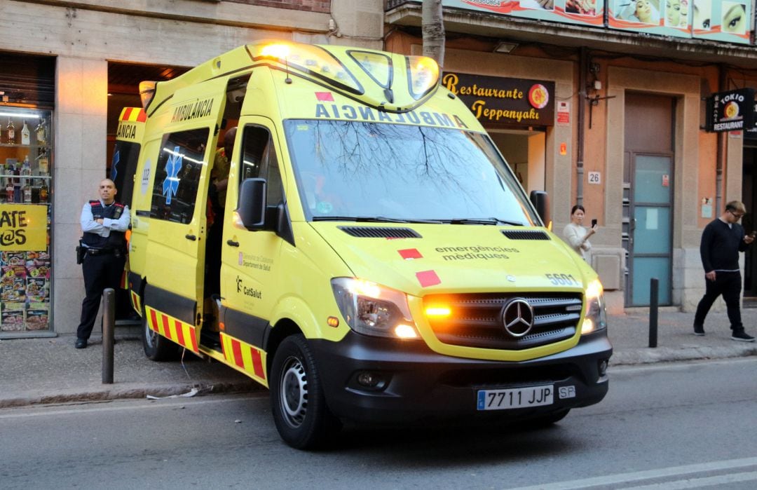 Imagen de archivo de una ambulancia de Girona