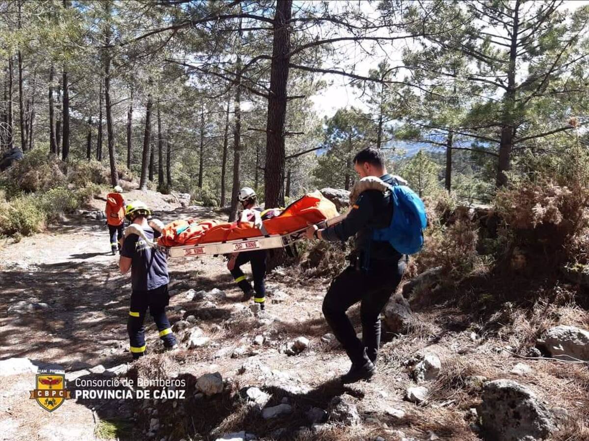 Rescatan a una senderista de 64 años al lesionarse en una pierna mientras paseaba por el Pinsapar