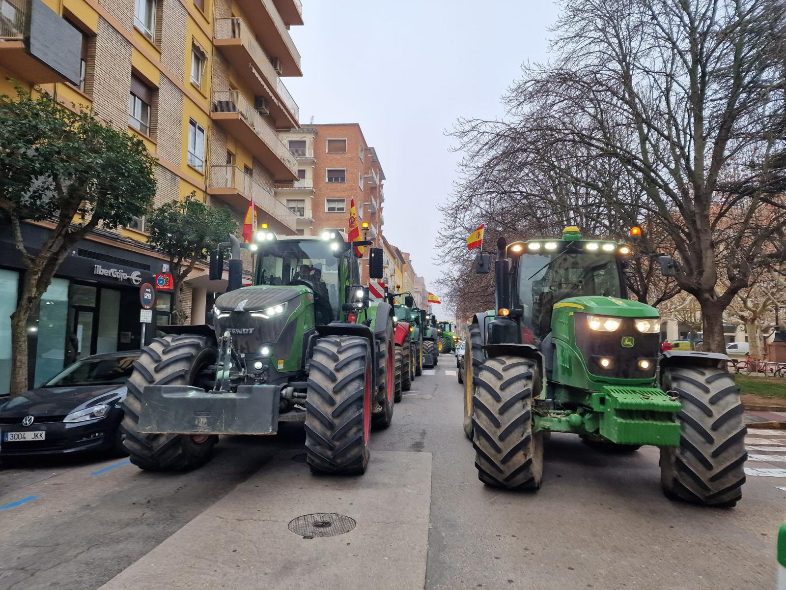 Tractores en la movilización de este martes en Huesca