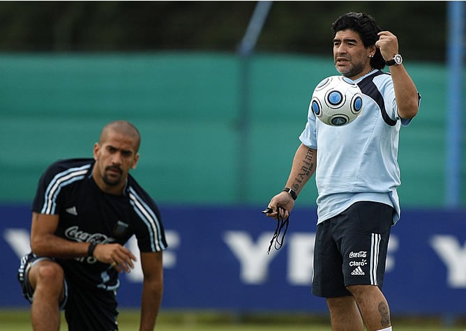 Maradona dirigiendo un entrenamiento de la selección argentina