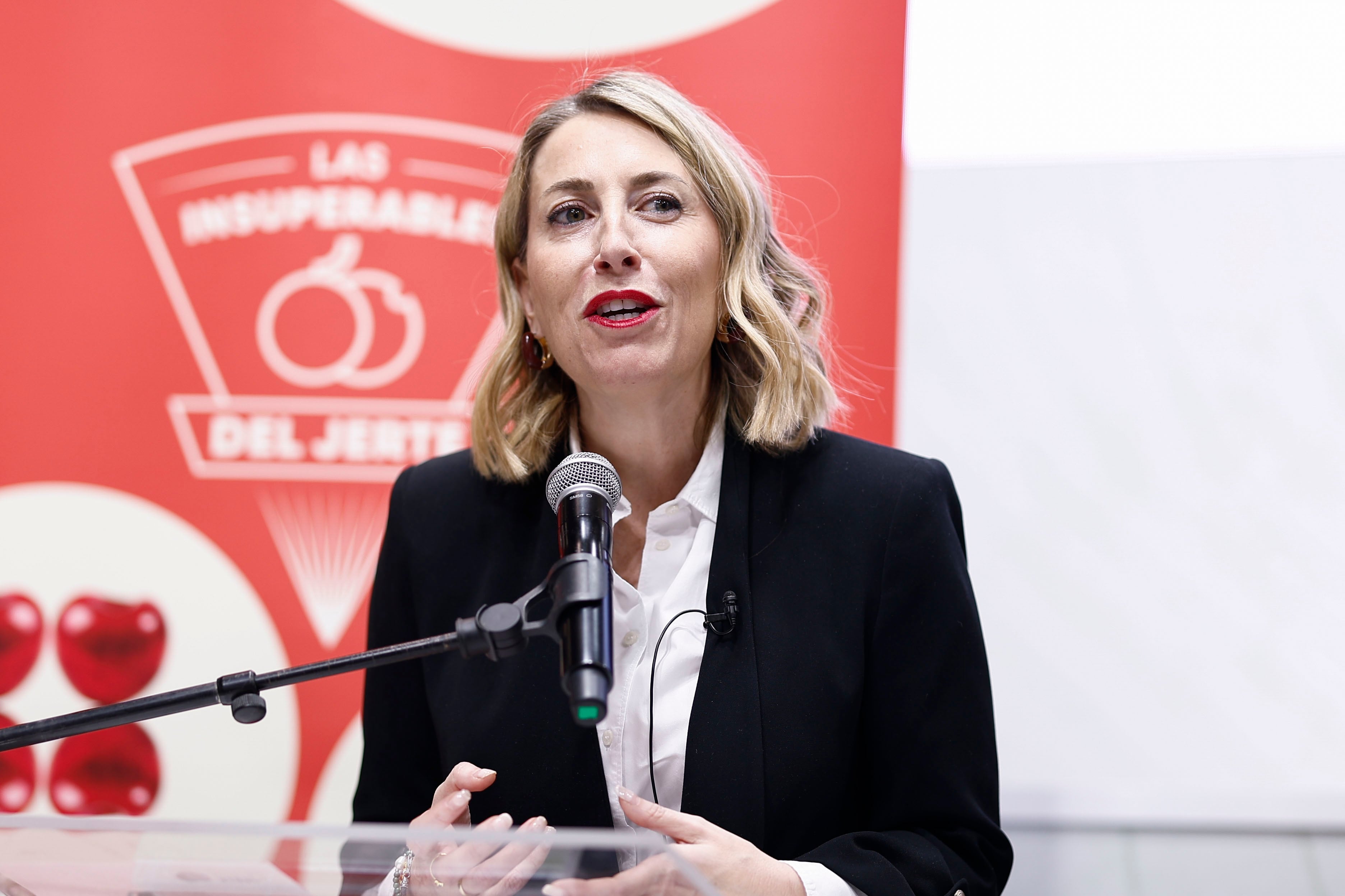 La presidenta de la Junta de Extremadura en funciones, María Guardiola, interviene durante su visita a la 39 edición del Salón Gourmets este lunes en Madrid.