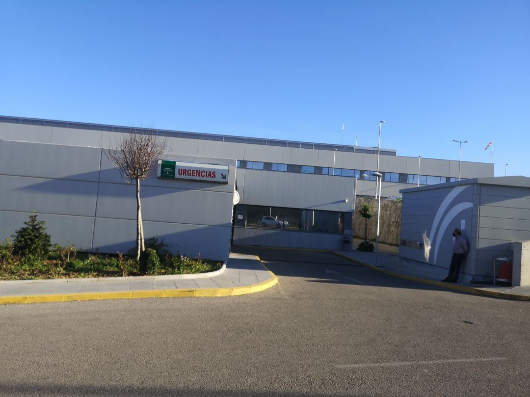 Puerta de acceso del área de Urgencias del Hospital de la Serranía