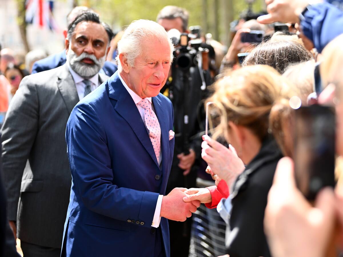 Nigel Townson, experto en la corona británica, expone los retos a los que se enfrenta Carlos III