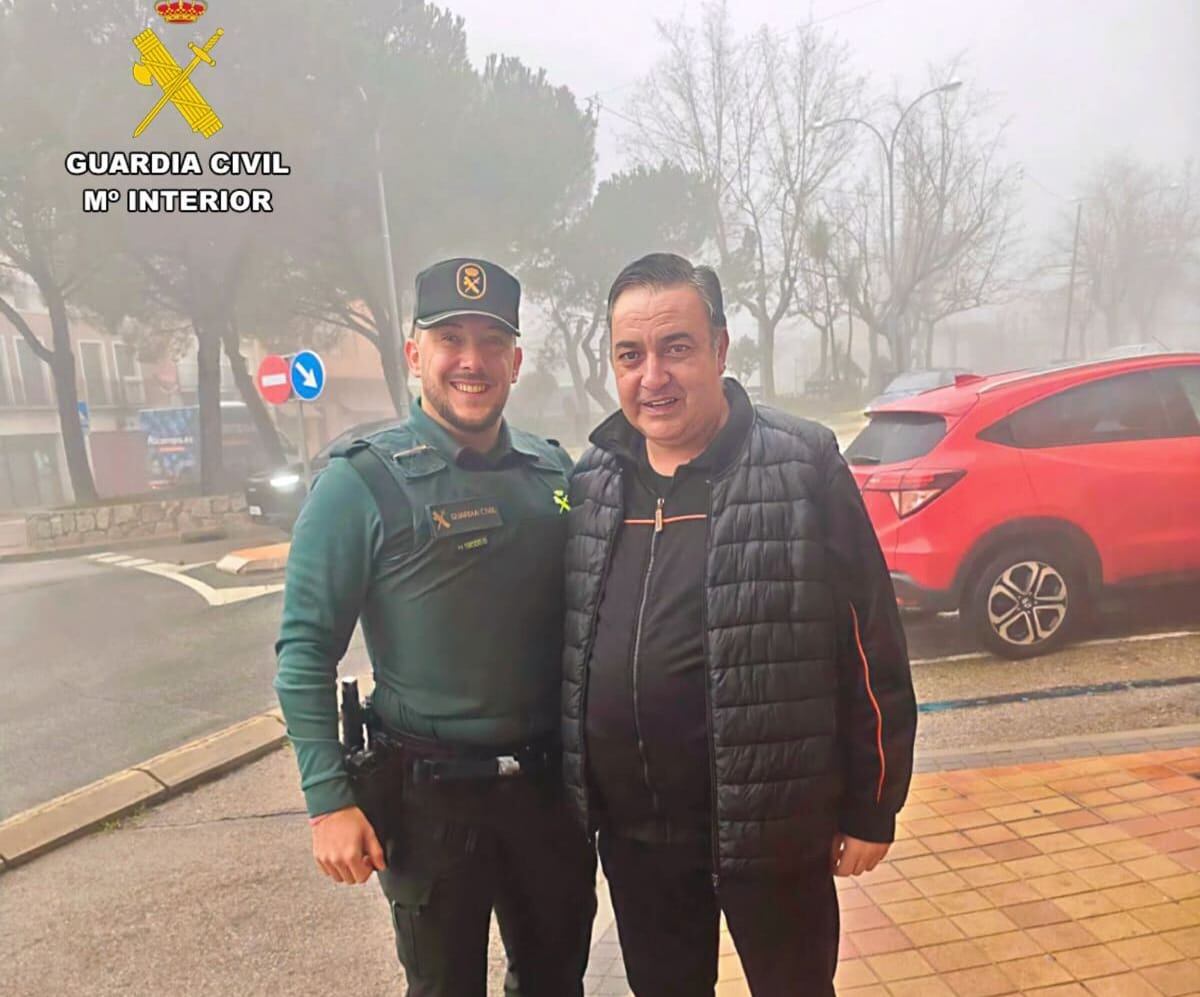 Un guardia civil salva la vida de un hombre inconsciente en plena calle en Manzanares el Real
