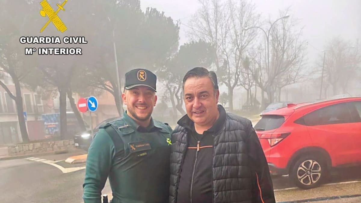 Un guardia civil salva la vida de un hombre inconsciente en plena calle en Manzanares el Real