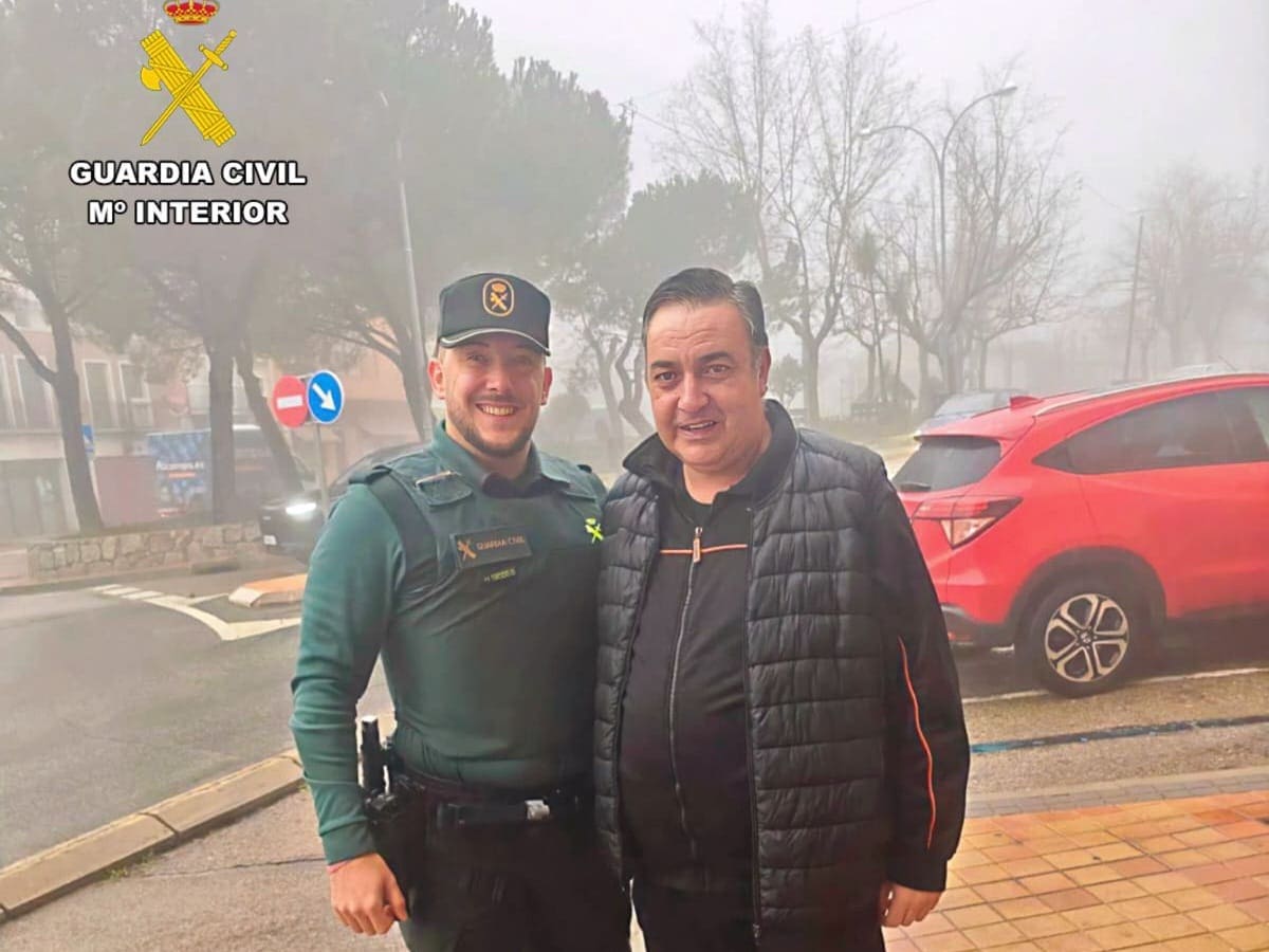 Un guardia civil salva la vida de un hombre inconsciente en plena calle en Manzanares el Real