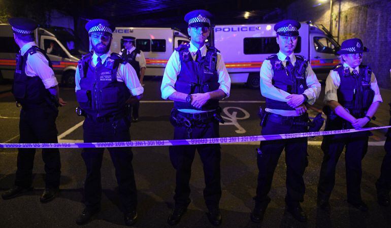 Cordón policial cerca de la mezquita de finsbury Park tras el atentado de este lunes