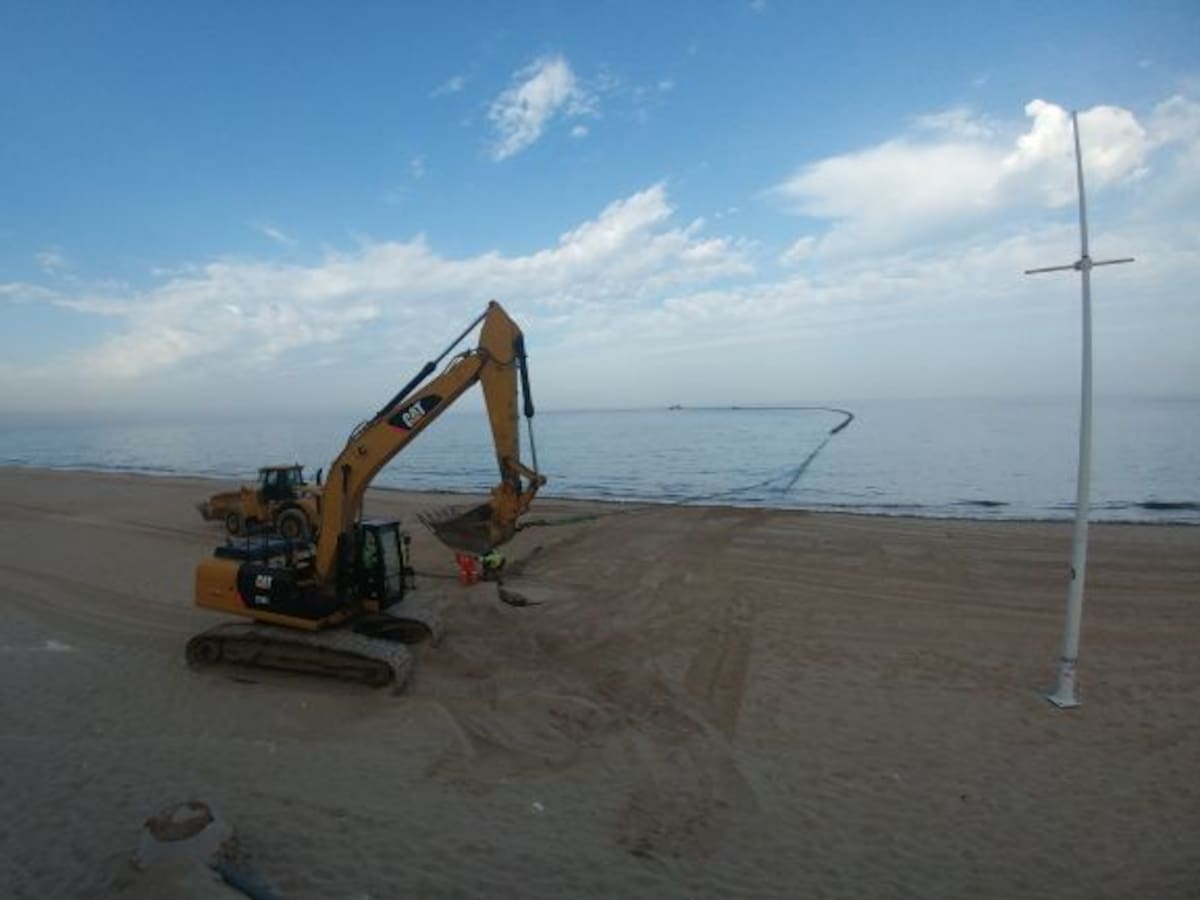 Concluye el aporte de arena en Santa María del Mar