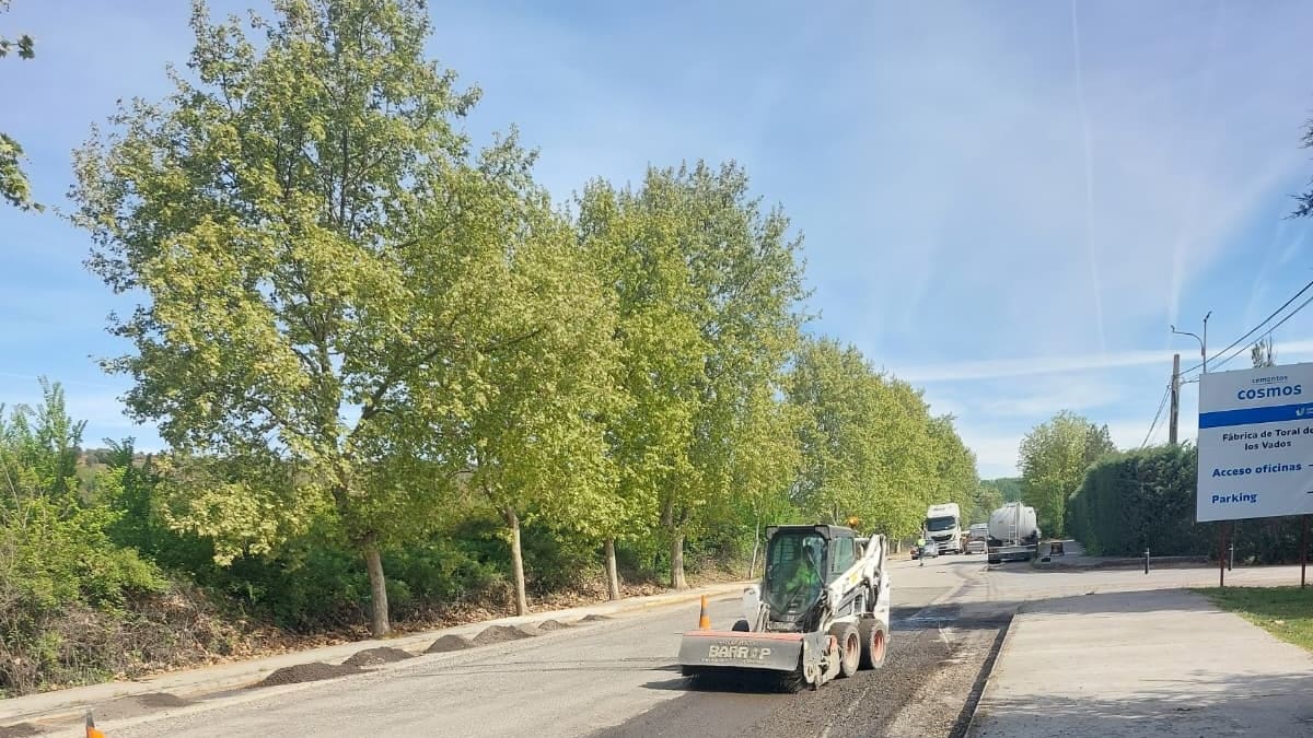 La Diputación de León repara el acceso a Cosmos, en Toral de los Vados