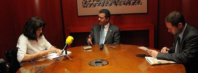 El presidente de la República Dominicana Leonel Fernandez durante la entrevista con la redactora de la CADENA SER, Victoria García