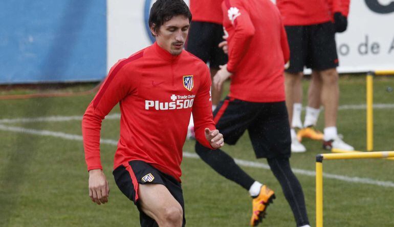 Stefan Savic, durante un entrenamiento del Atlético de Madrid.