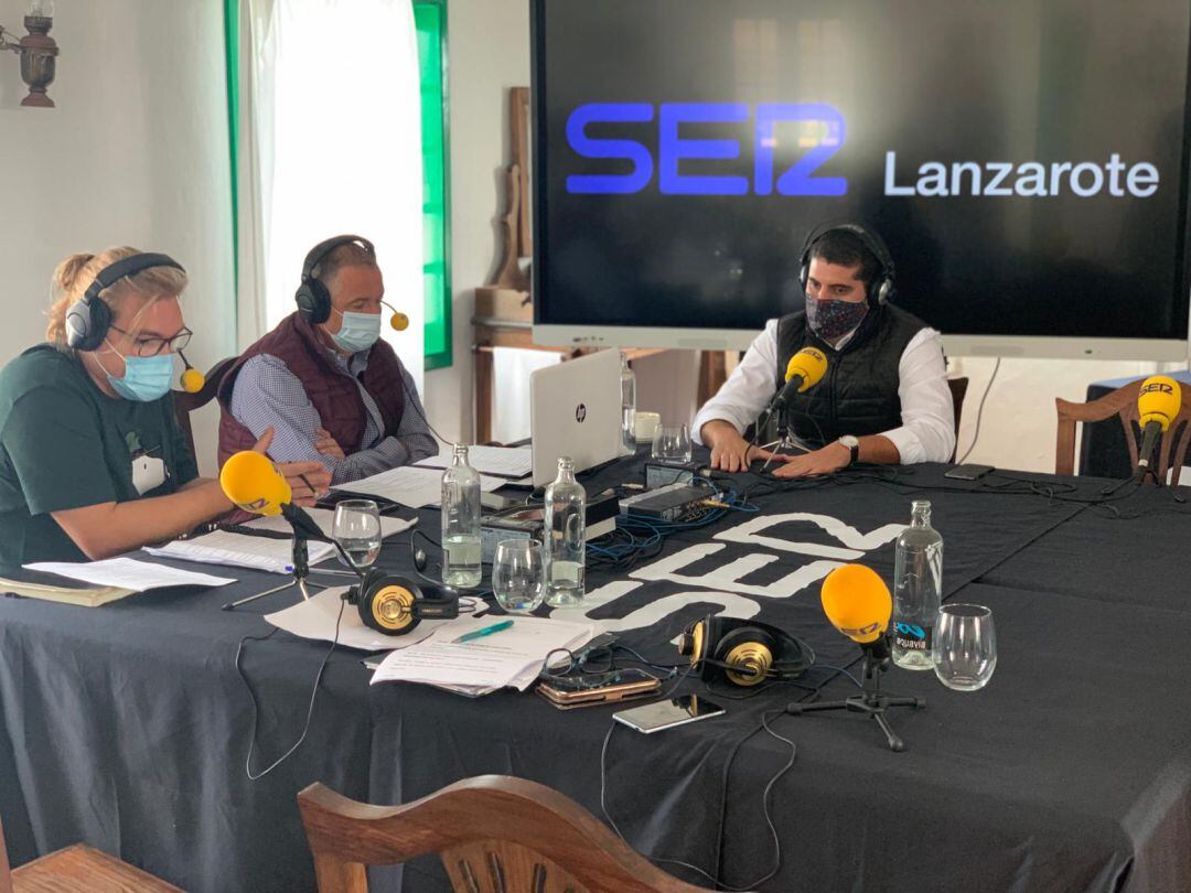 El consejero de los Centros de Arte, Cultura y Turismo del Cabildo de Lanzarote, Benjamín Perdomo, entrevistado por Javi Rodríguez y Evaristo Quintana.