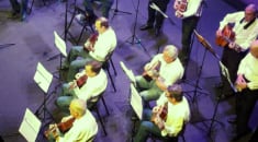 Los Trovatunos en otra actuación solidaria