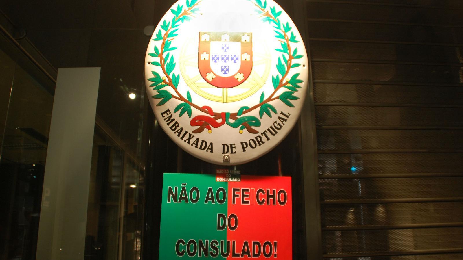 Façana de l'ambaixada de Portugal a Andorra quan encara estava oberta.