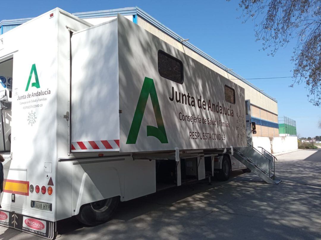 Unidad móvil para realizar cribados de covid-19.