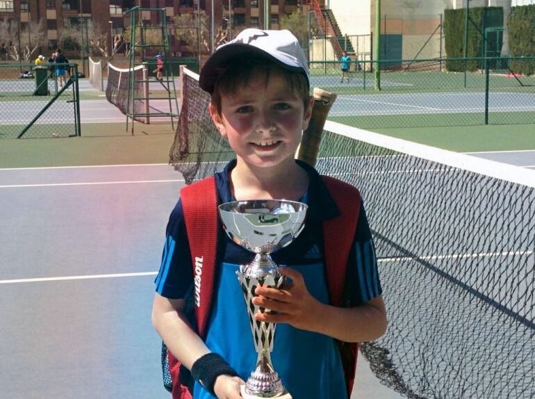 Fernando Selva, joven tenista del Club de Campo de Elda