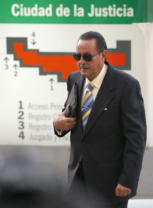Julián Muñoz, que fue alcalde de Marbella, a su llegada a la Audiencia Provincial de Málaga para el juicio sobre blanqueo de capitales.