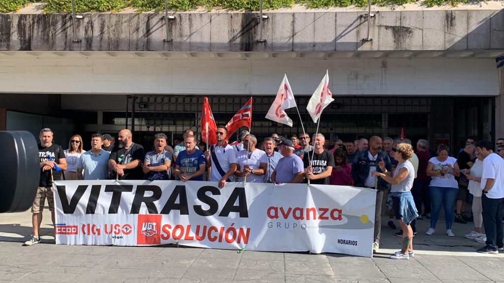 Trabajadores de Vitrasa concentrados frente al Concello de Vigo. 21 agosto 2023