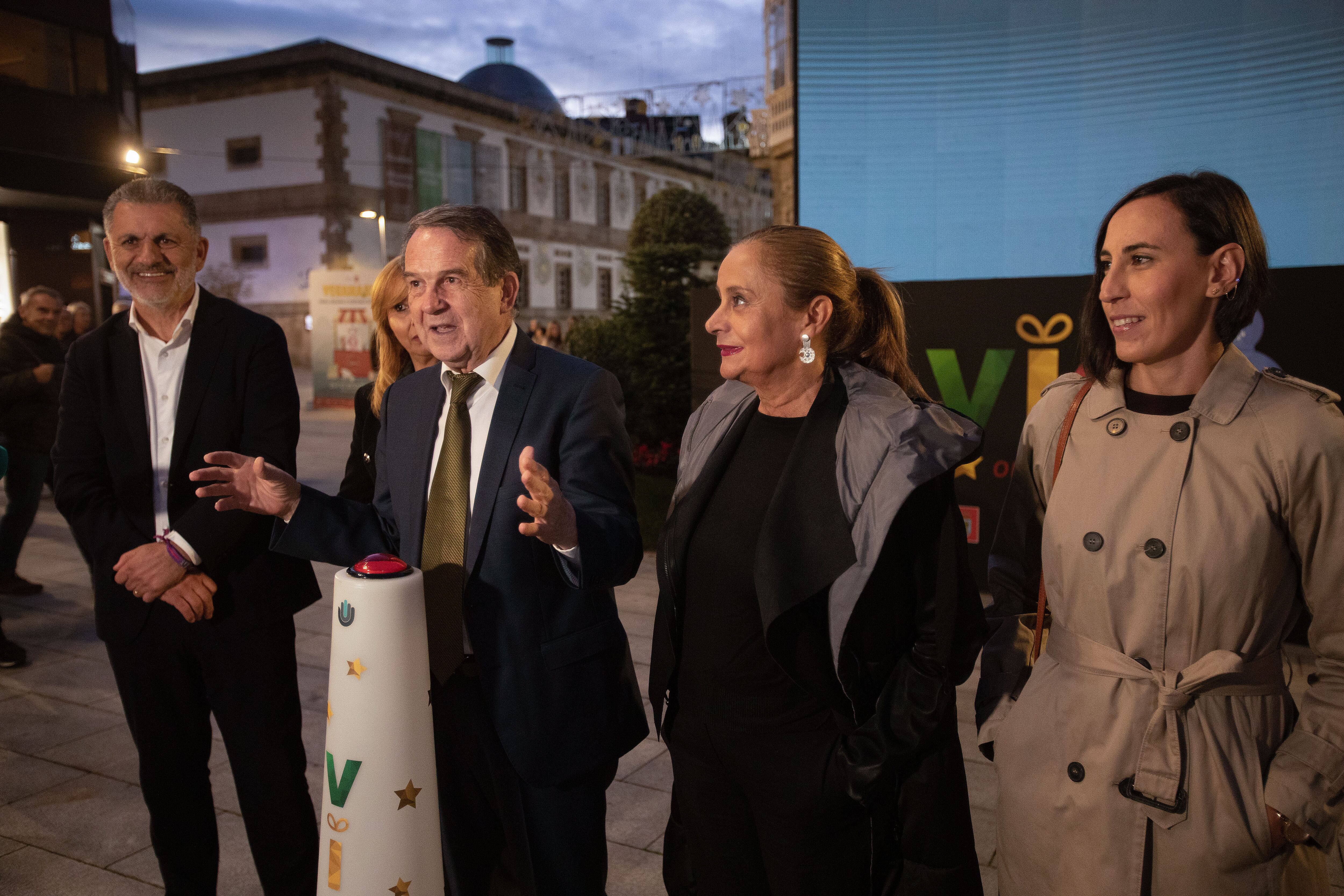 El alcalde de Vigo dando inicio a la NavidadEFE/ Salvador Sas