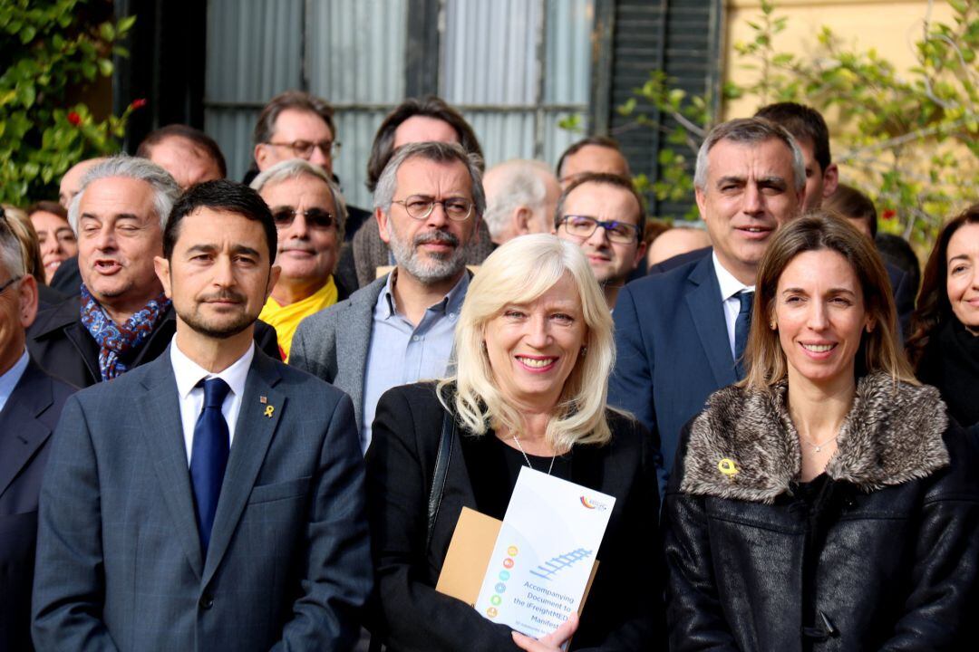 La nova coordinadora europea del Corredor Mediterrani, Iveta Radičová, acompanyada del conseller de Territori i Sostenibilitat, Damià Clavet, i la consellera d'Empresa, Àngels Chacón