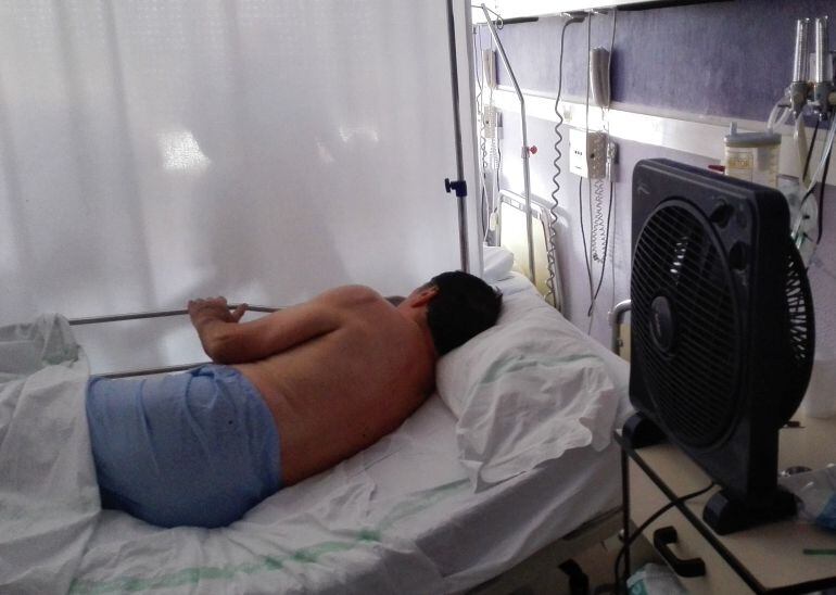 El calor ha obligado a los pacientes a llevarse ventiladores a las habitaciones