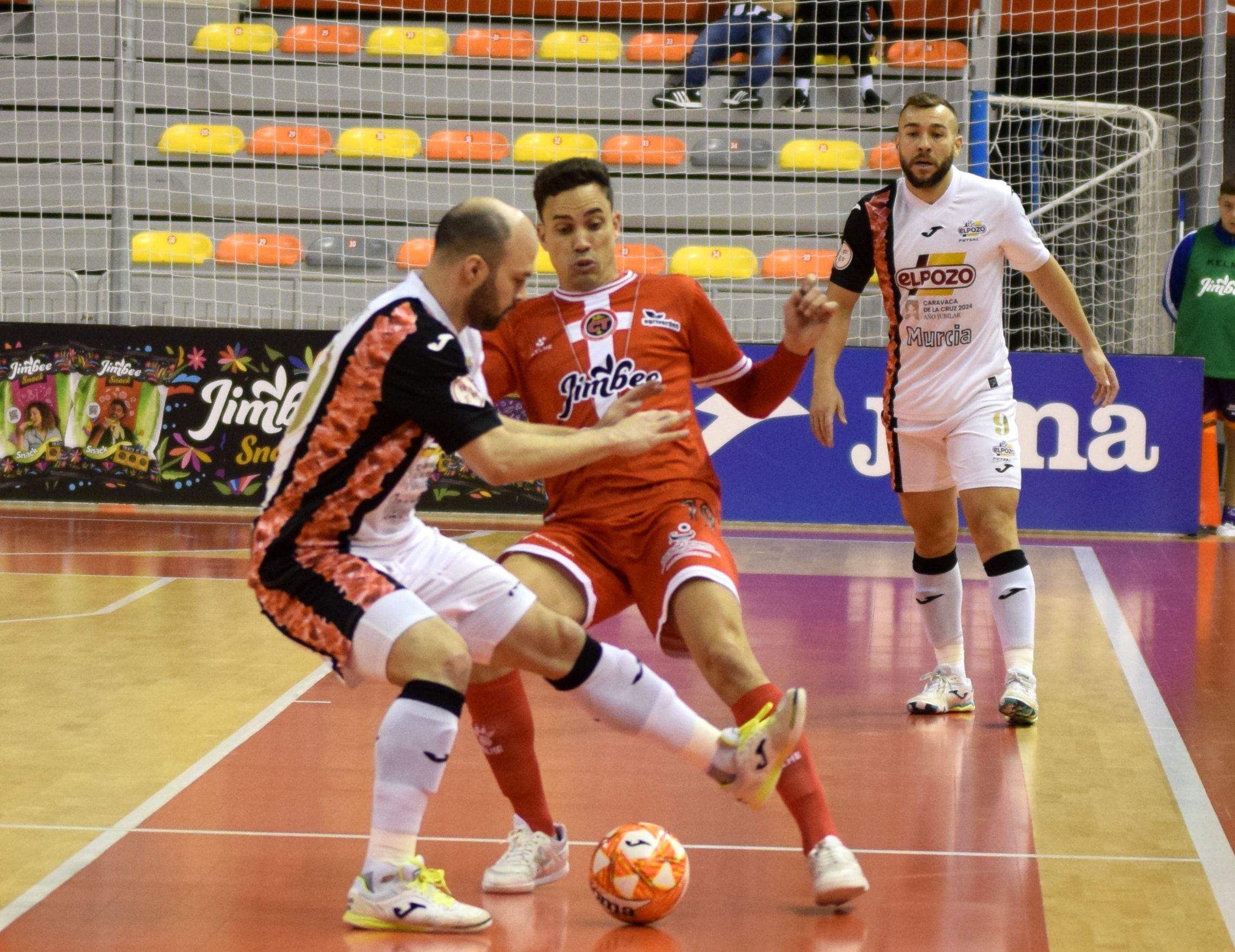 Jesús Izquierdo durante un lance en el partido de liga