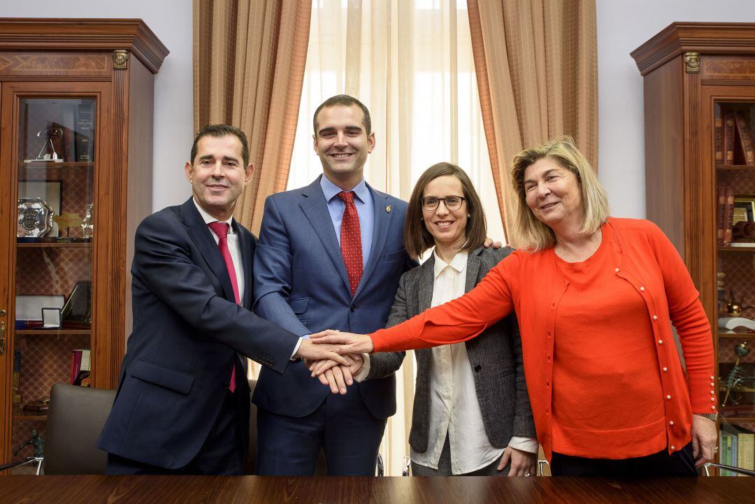 Momento de la firma del acuerdo.