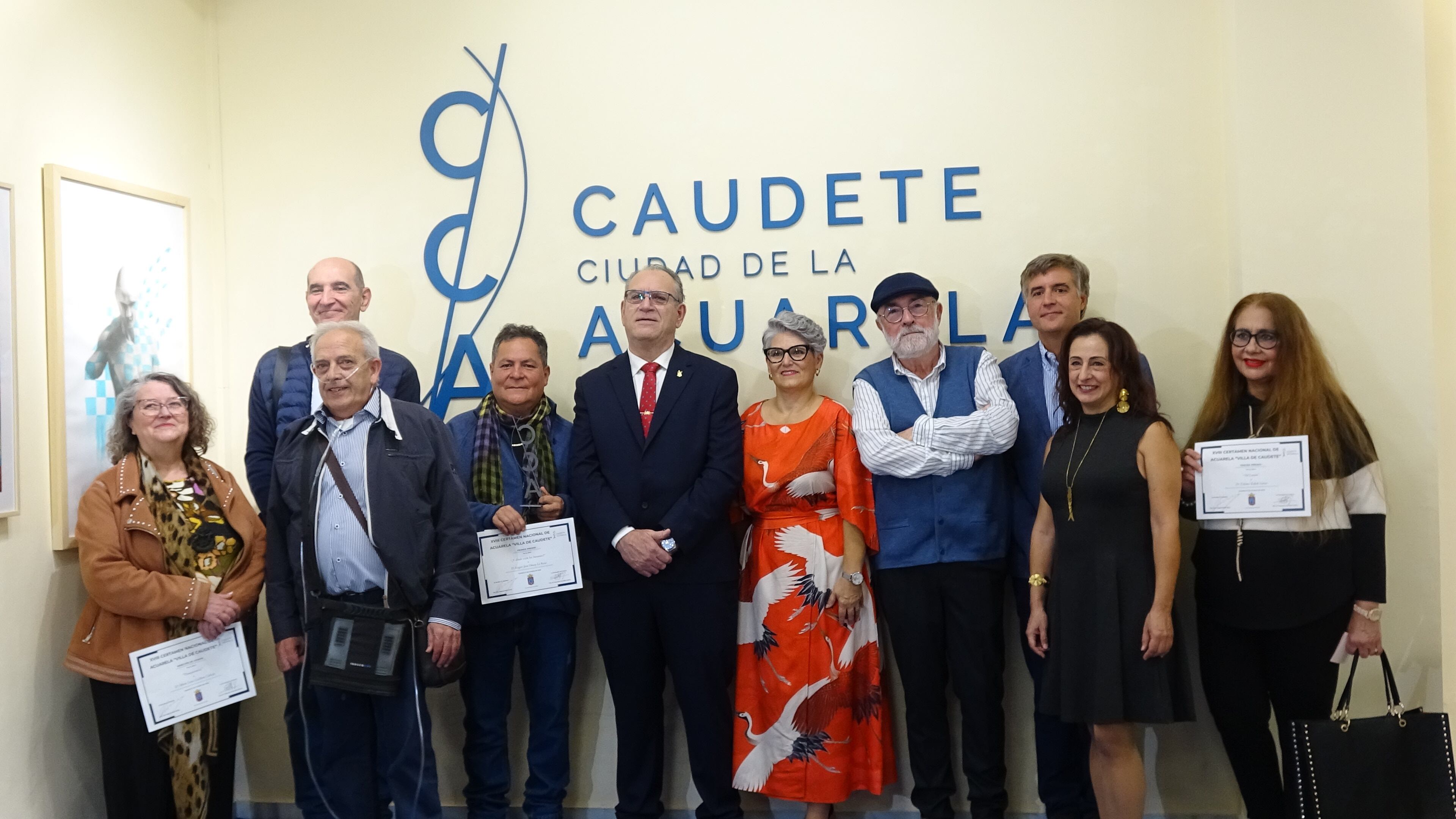 Alcalde y concejala de cultura con los ganadores