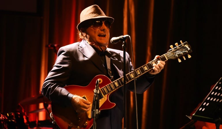 Van Morrison durante el homenaje a Bill Wyman en el O2 Arena de Londres en octubre de 2016