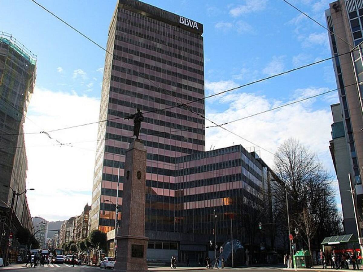 El traslado de oficinas forales a la Torre Bizkaia no será antes de dos años