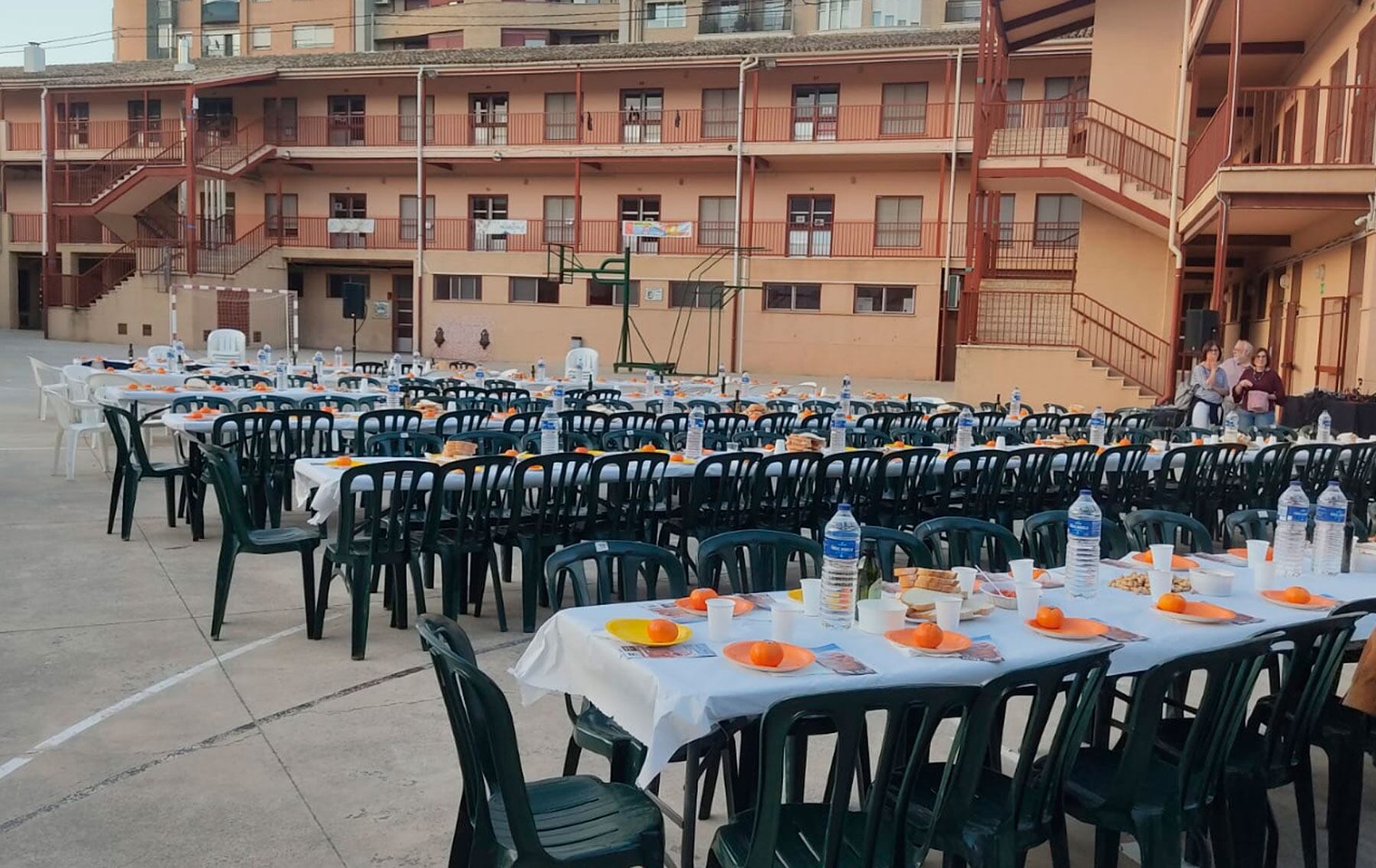 Preparativos de la edición del año pasado en el patio del colegio José Arnauda