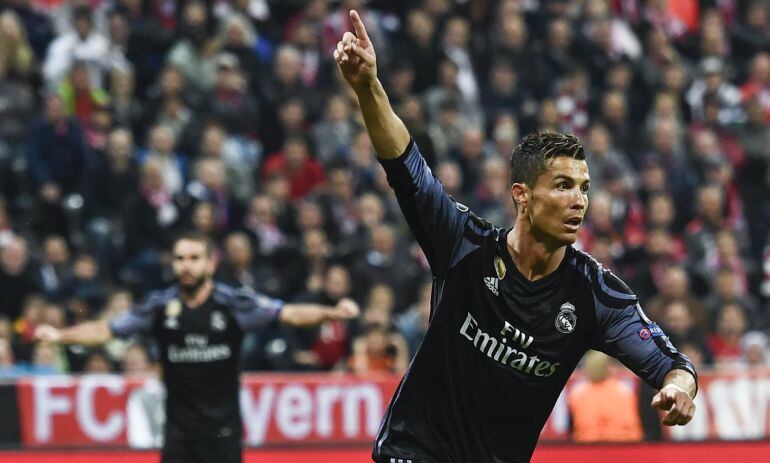 El jugador del Real Madrid Cristiano Ronaldo celebra la anotación de un gol en Múnich