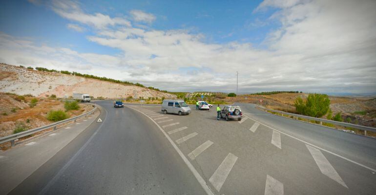 Control de la Guardia Civil en la A-311 en el término municipal de Jaén.