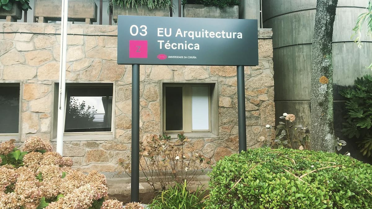 La escuela de arquitectura técnica, el centro universitario más antiguo de la UDC, conmemora sus 50 años