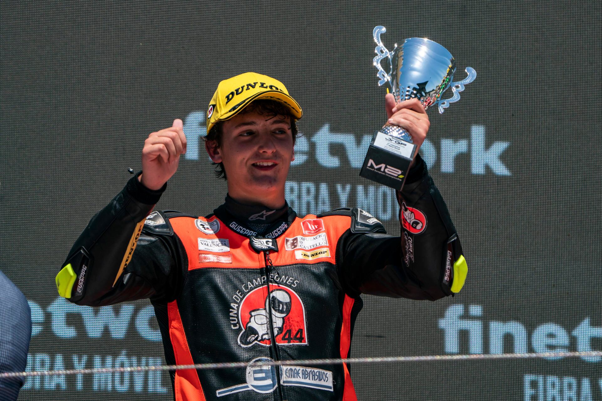 Juan Rodríguez, con la Cuna de Campeones.