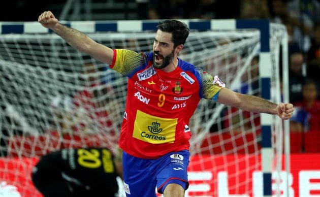 Raúl Entrerríos celebra la victoria en la final del Europeo 2018