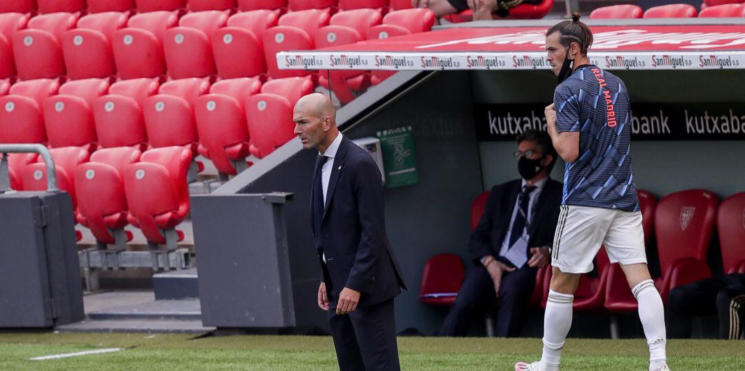 Zidane y Bale, durante el partido ante el Athletic en San Mamés