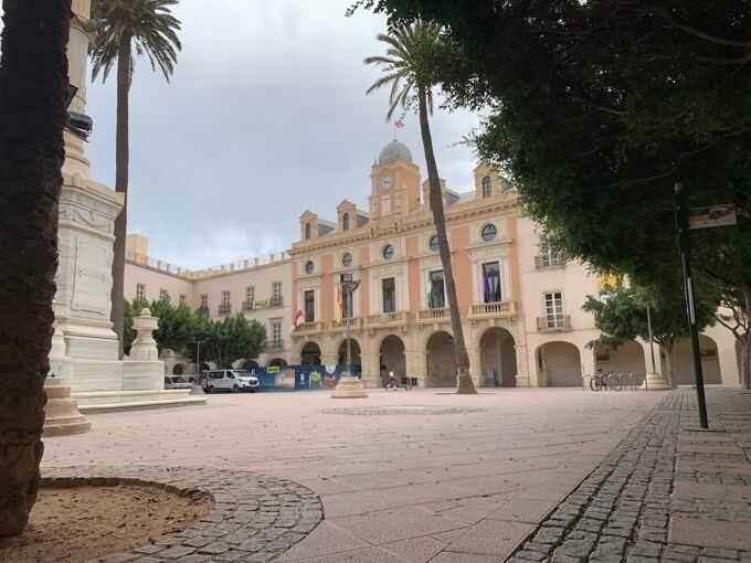 El Pleno de Almería prevé aprobar este lunes el presupuesto municipal de 2025 y la subida del agua.