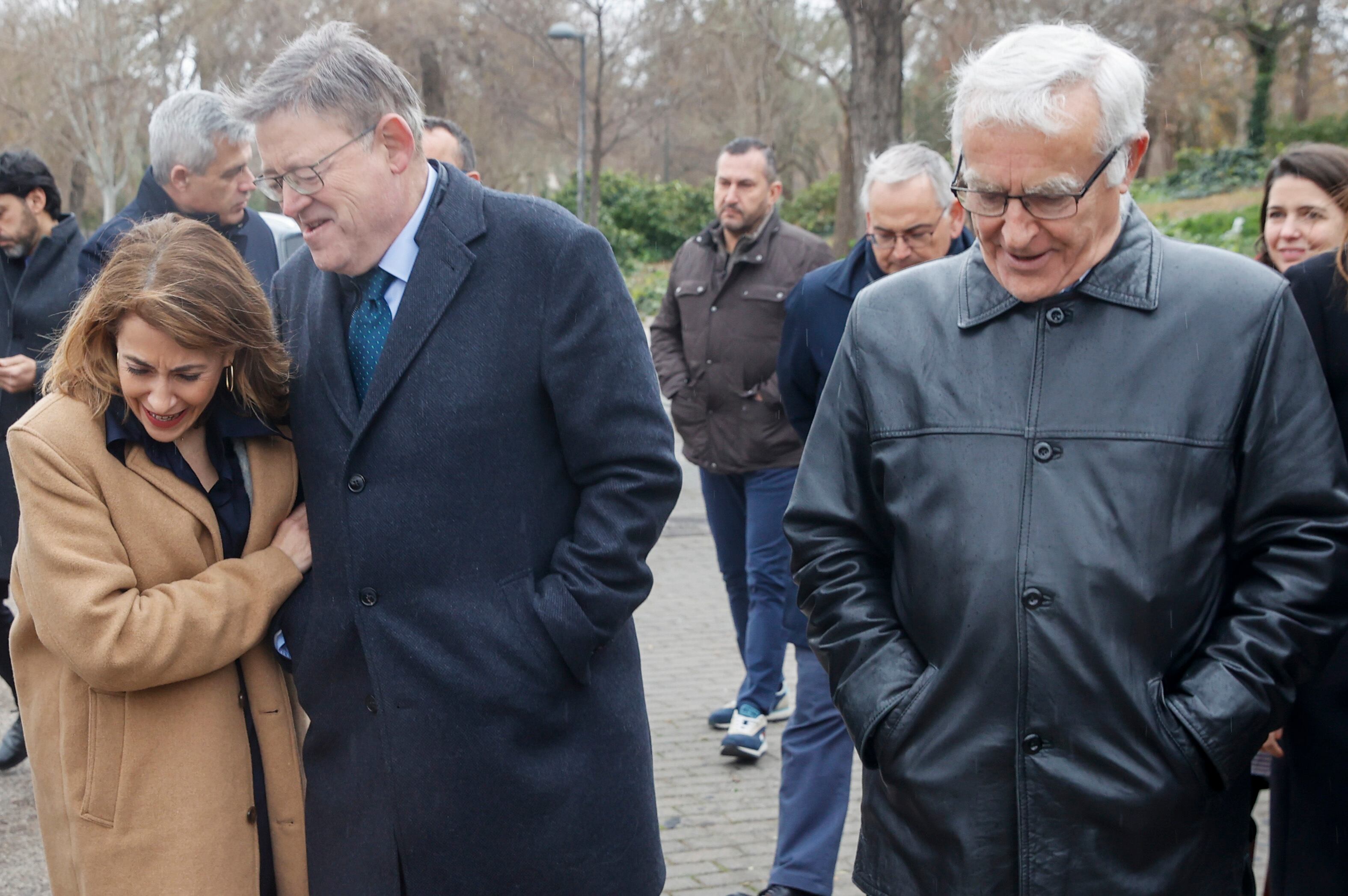 El president de la Generalitat, Ximo Puig, la ministra de Trasportes, Raquel Sánchez, y el alcalde de València, Joan Ribó, visitan la zona en la que se iniciarán los trabajos previos del proyecto del Canal de Acceso ferroviario y la remodelación integral de la estación Joaquín Sorolla