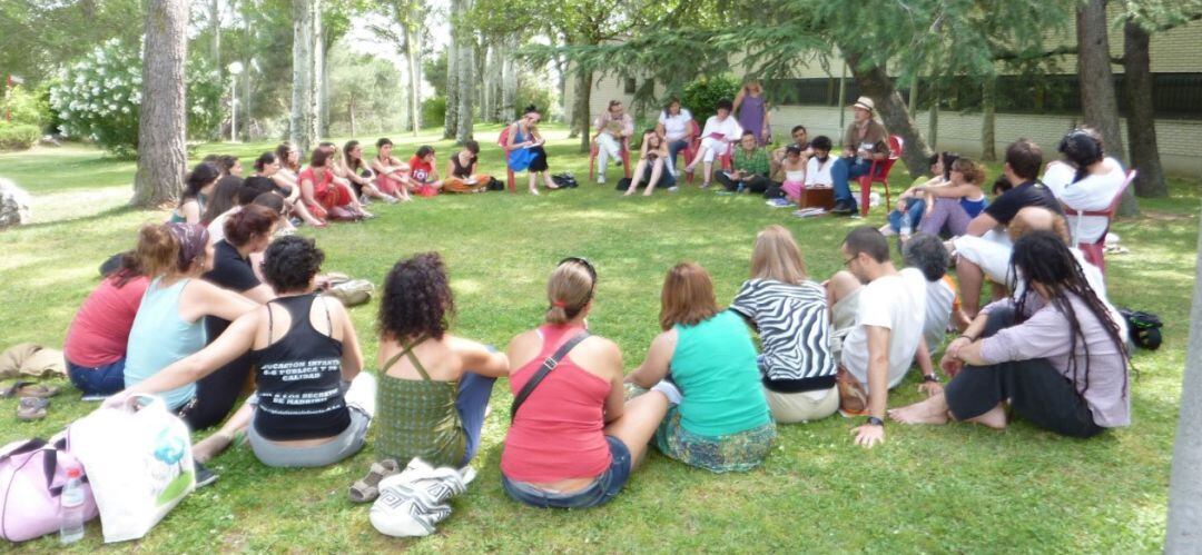 El libro repasa historias de profesores protagonistas de la verdadera transición