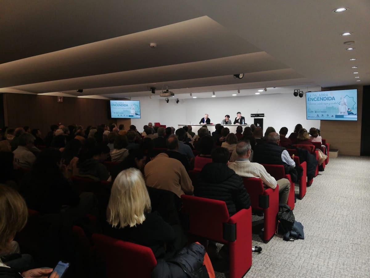 El ciclo 'La Palabra encendida' consigue lleno de público en tres sesiones en torno a Averroes