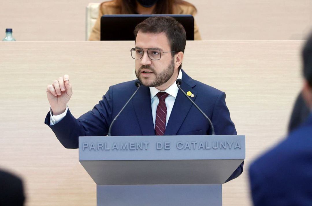 El candidat Pere Aragonès dirigint-se a la cambra