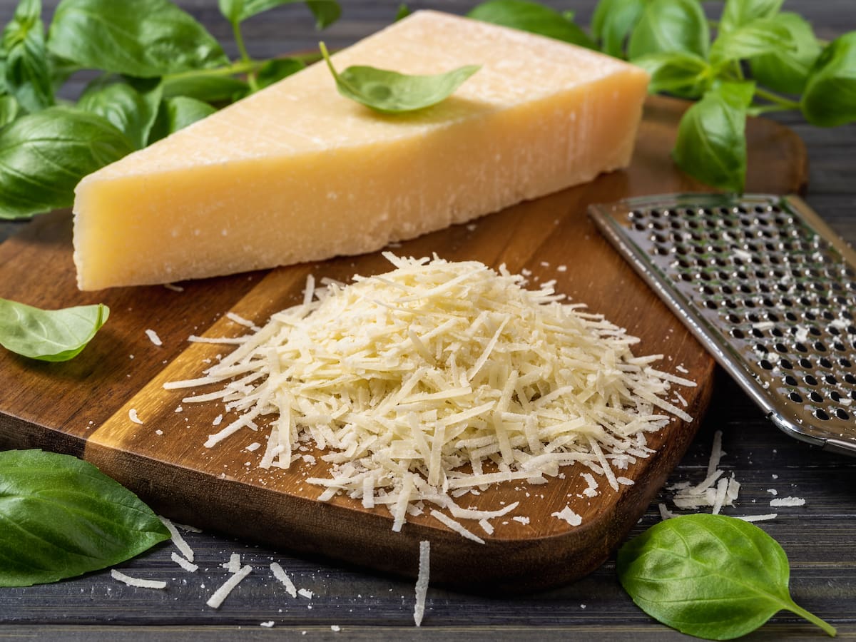 Sanidad alerta de la posible presencia de astillas de madera en queso rallado de tres marcas