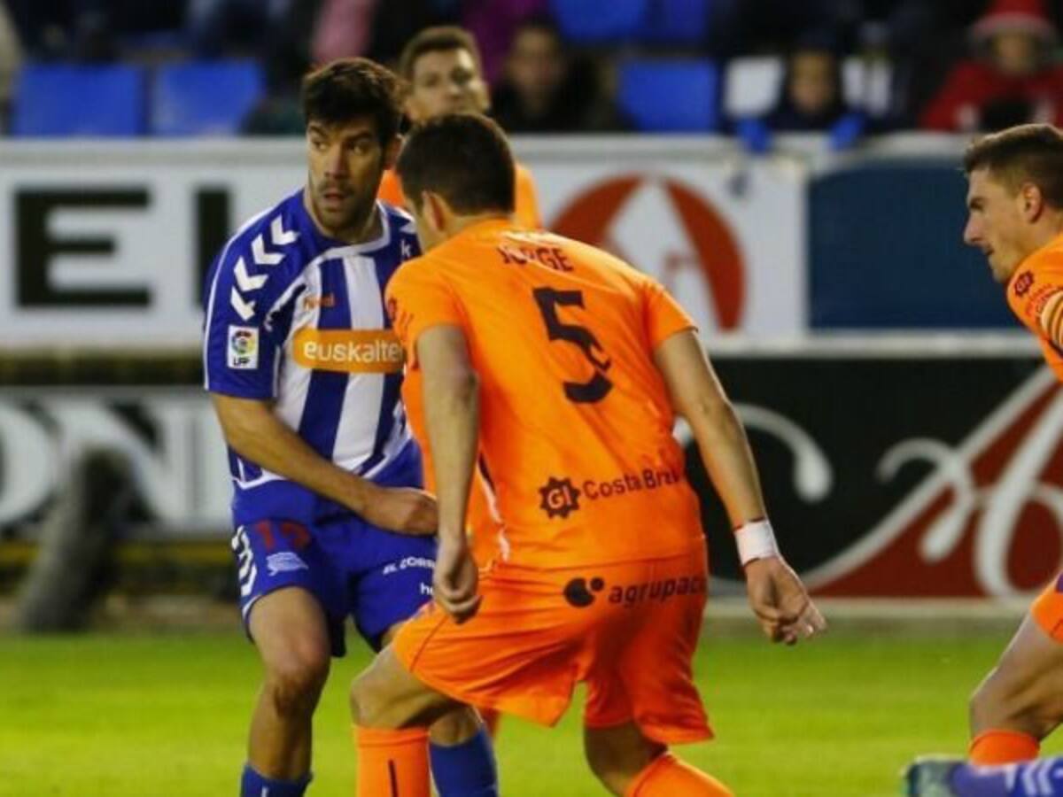El Alavés gana a la Llagostera con mucho sacrificio y fortuna (1-0)
