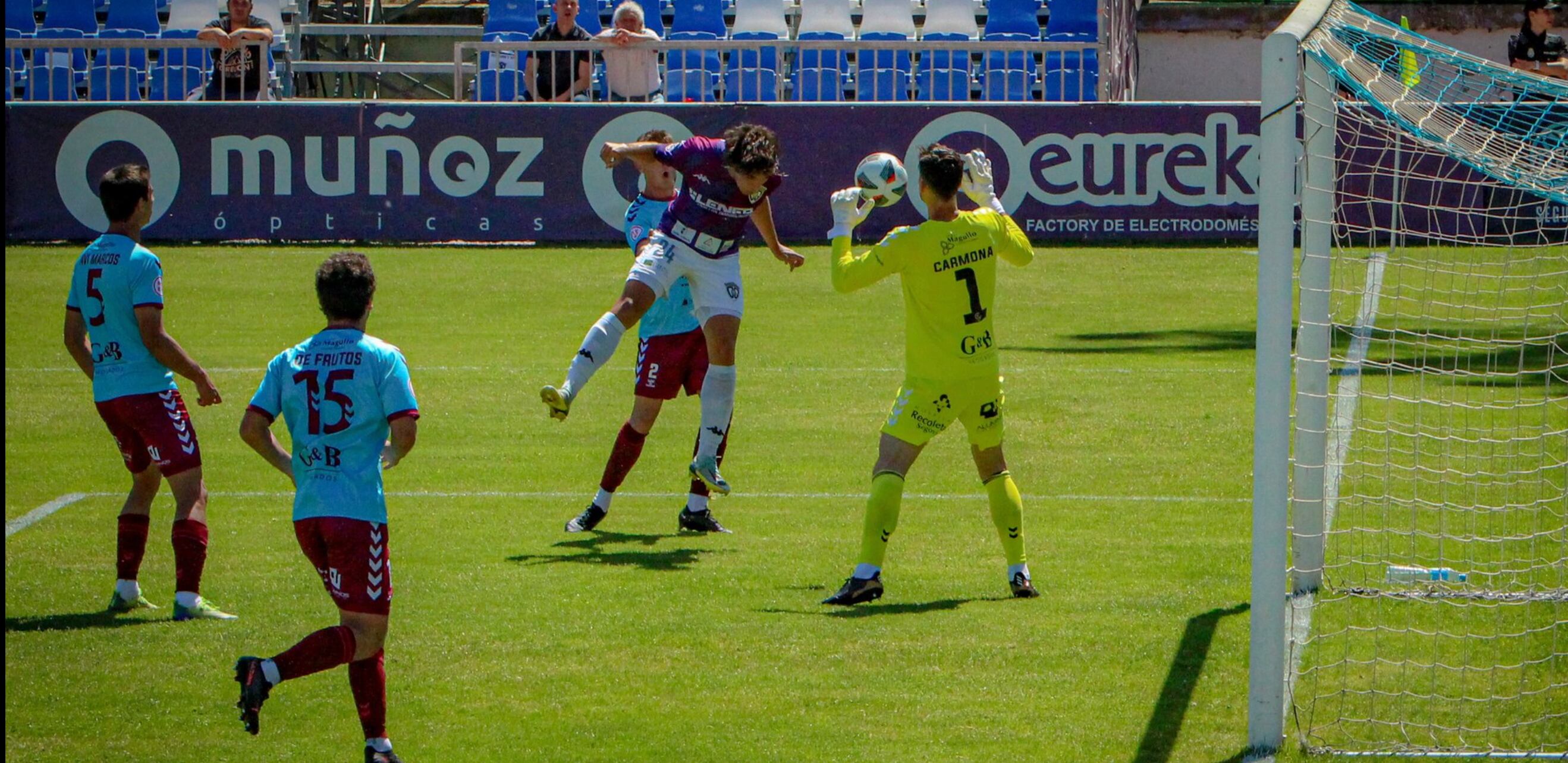 Guadalajara 3 Gimnástica Segoviana 1 Morcillo cabecea el 2-0 FOTO: (photogronard)